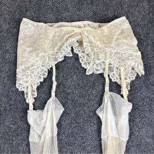 VICTORIA’S SECRET Women’s Cream Lace Garter Belt w/ Thigh high nylons - Medium
